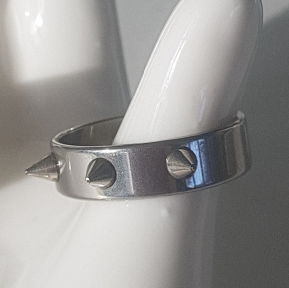🤘🏻 Spiked Ring - Picture 3 of 6